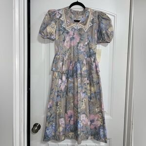 Vintage Susi Dee Floral Puff‎ Sleeve Dress with Lace Collar and Pearl Buttons